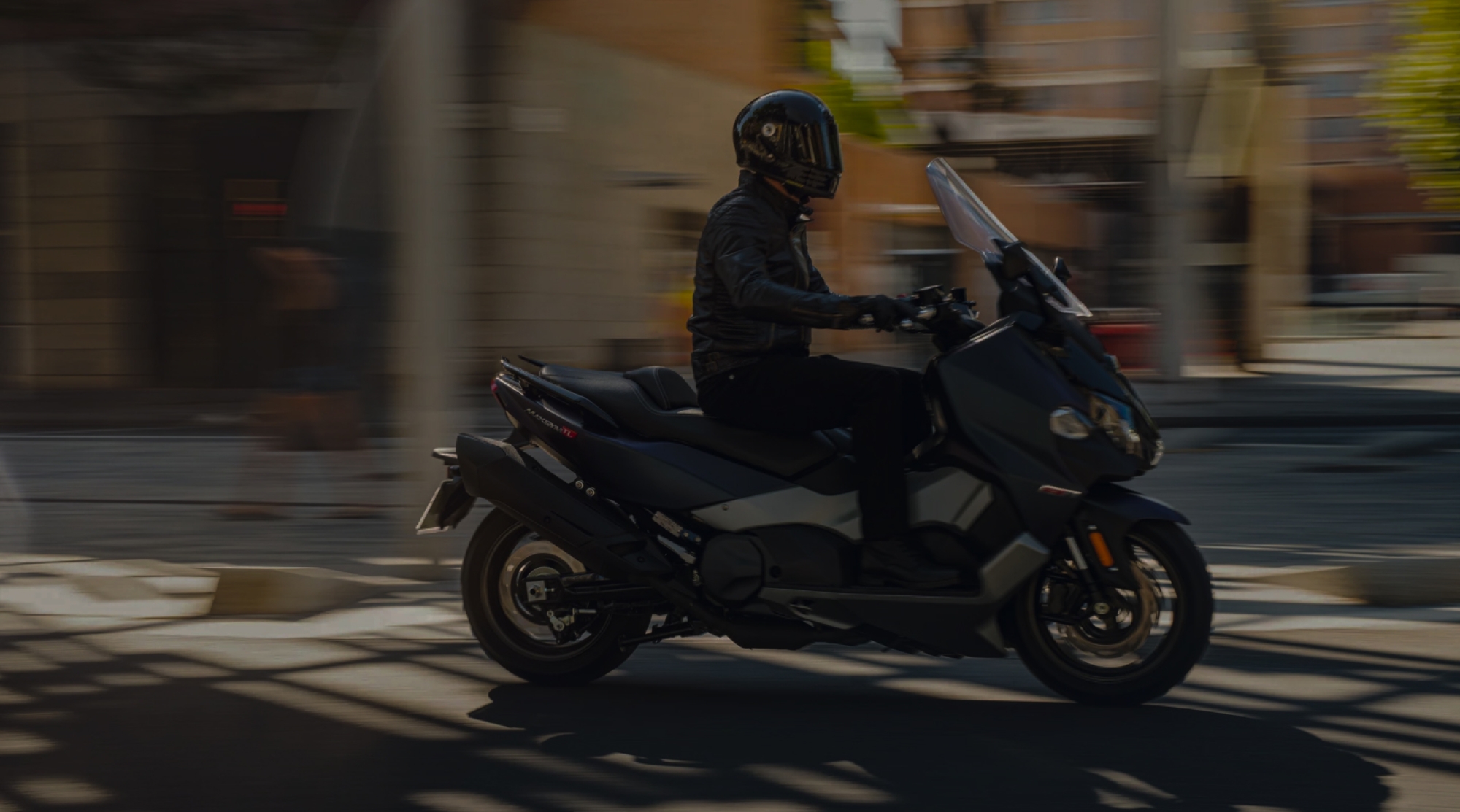 ¡Te regalamos la funda de moto original SYM, la mejor solución para proteger tu scooter!